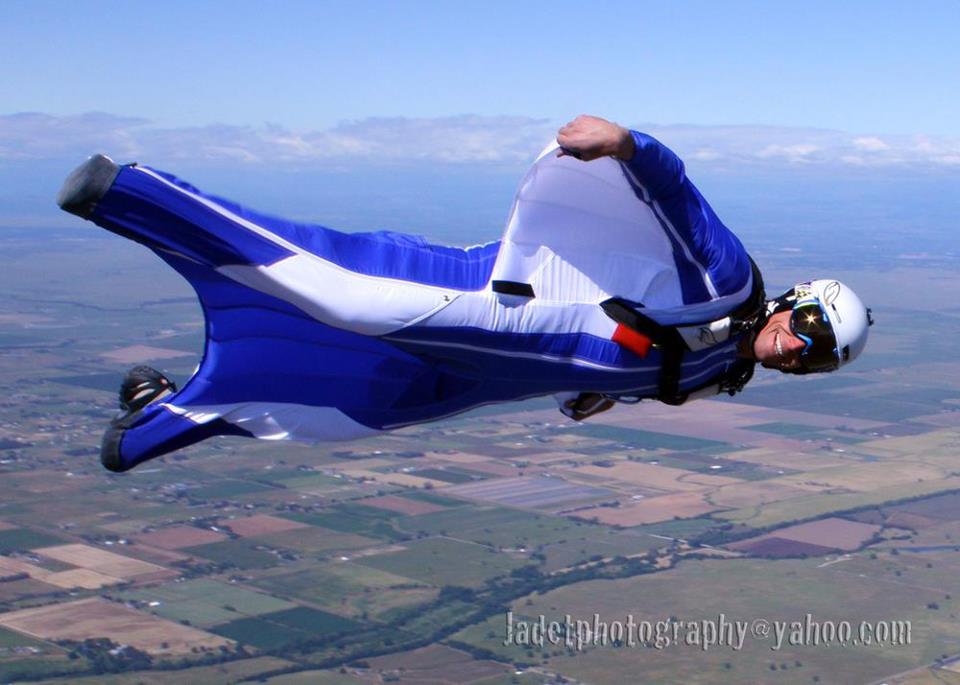Позволит ли «крылатый костюм» любителям парашютного спорта совершать прыжки без парашюта?